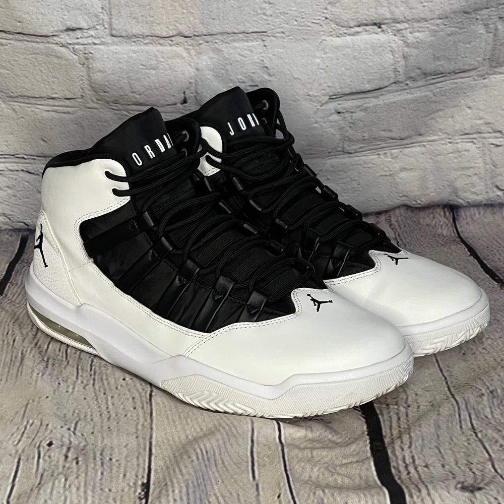 Jordan Max Aura White Black Size 11